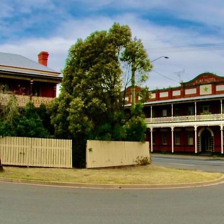 Historic Star Lodge And Station Masters House Narrandera Exterior foto