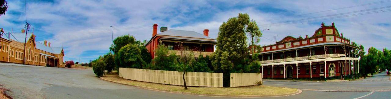 Historic Star Lodge And Station Masters House Narrandera Exterior foto