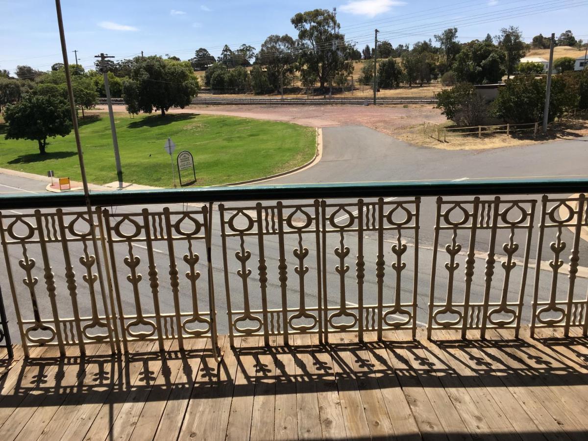 Historic Star Lodge And Station Masters House Narrandera Exterior foto